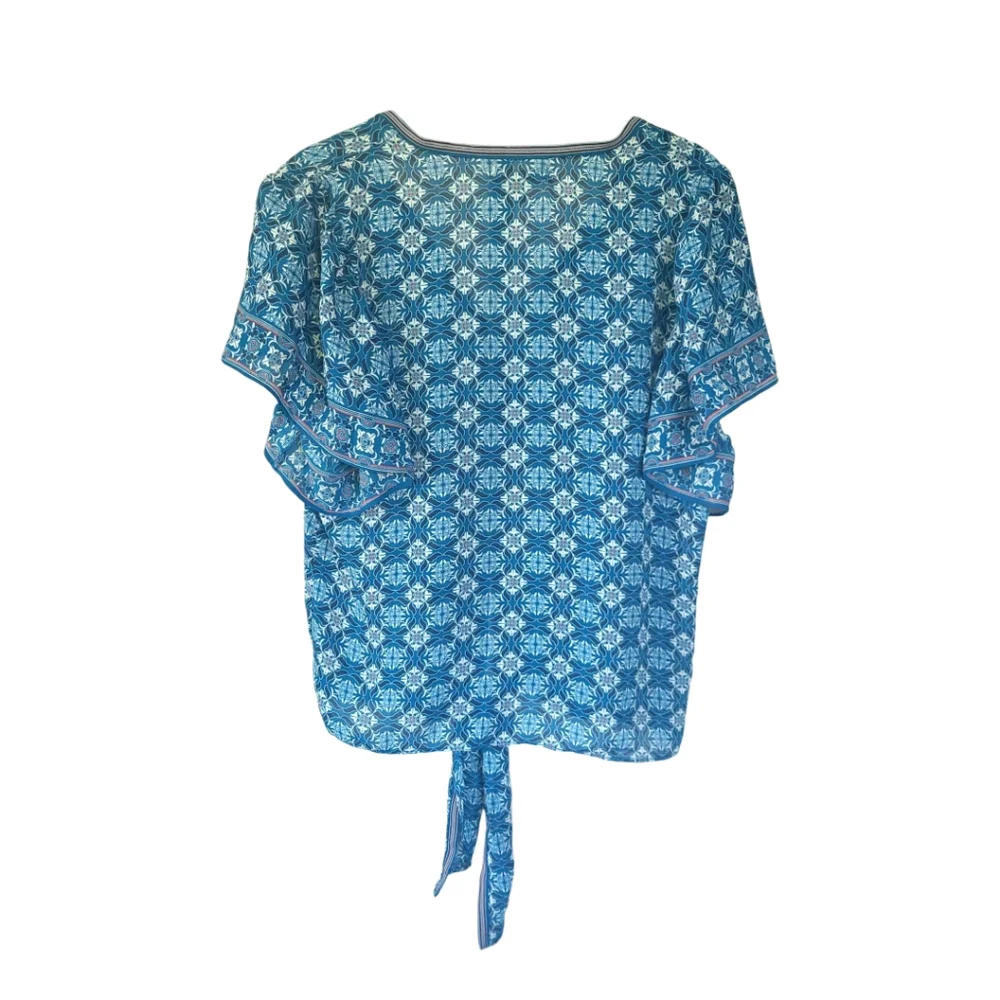 Max Studio Coastal Boho Tile Print Tie Front Blouse M Flutter Sleeve Summer NWT - Picture 2 of 10